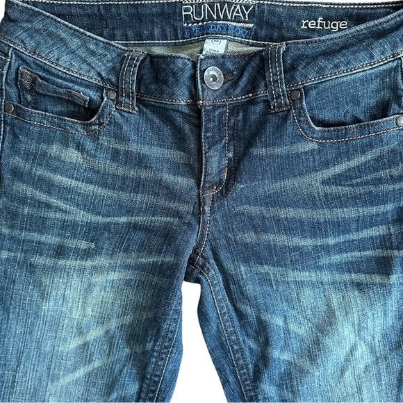 Refuge Runway Everyday Mid Rise Boot Jeans Size 6 - Picture 3 of 14